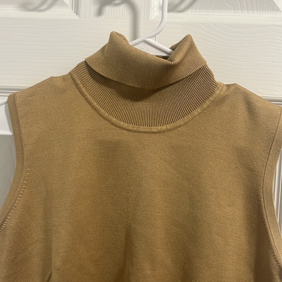 Silk blend short sleeve turtleneck top, size L - Picture 3 of 6